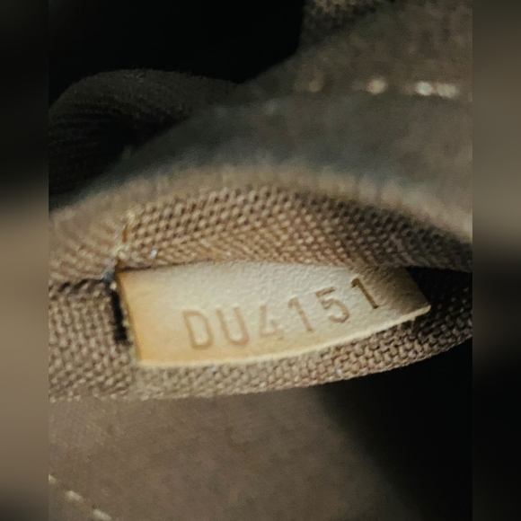 SOLD!!Authentic LV messenger monogram - Picture 8 of 11